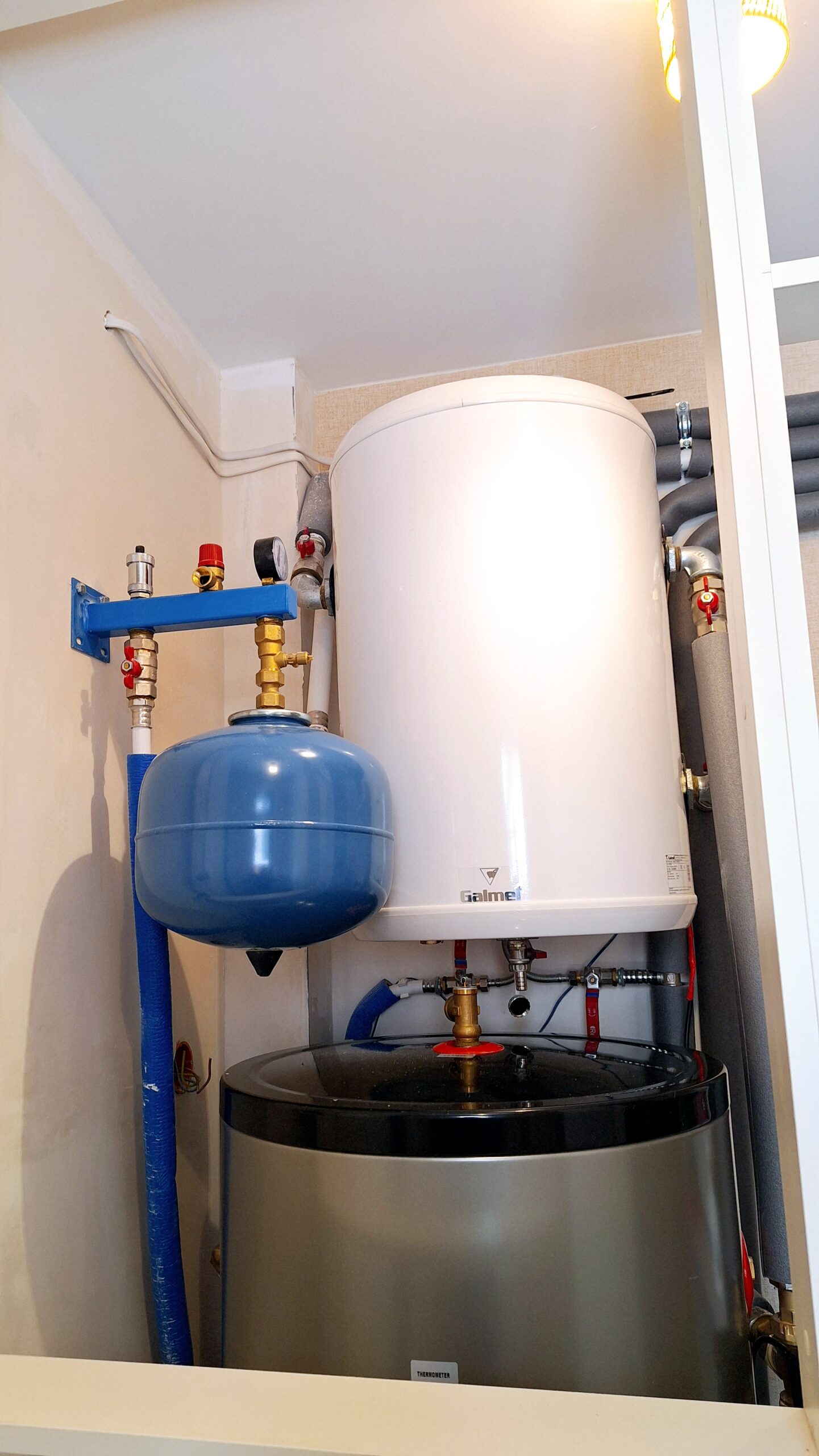 Zasobnik c.w.u. i instalacje hydrauliczne domu